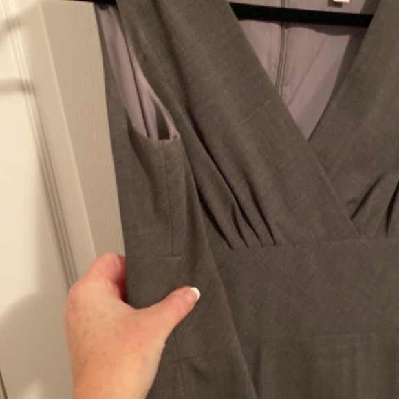 Banana Republic size 2 grey dress. Worn once. No stains, discolouration. - Picture 4 of 13